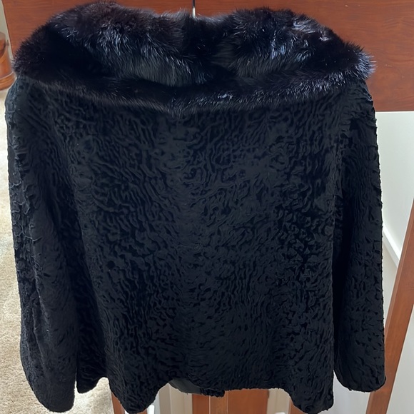 Vintage lambs fur coat with fur collar from Maple Furriers in Oak Park Illinois. - Picture 3 of 11